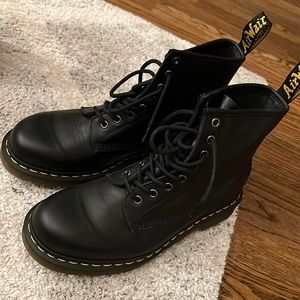 NIB Dr. Martens AirWair unisex black boots women’s size 10